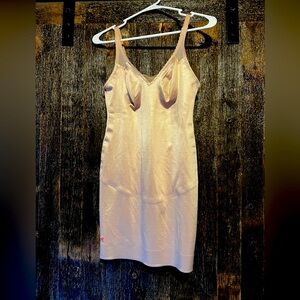 Ruby Ribbon slip size 36, Color Pale